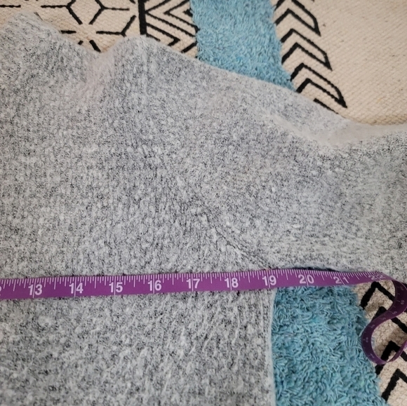 J.O.A HIGH LOW GRAY SWEATER, W TIE BELL SLEEVE DETAIL, SZ SMALL - Picture 10 of 13